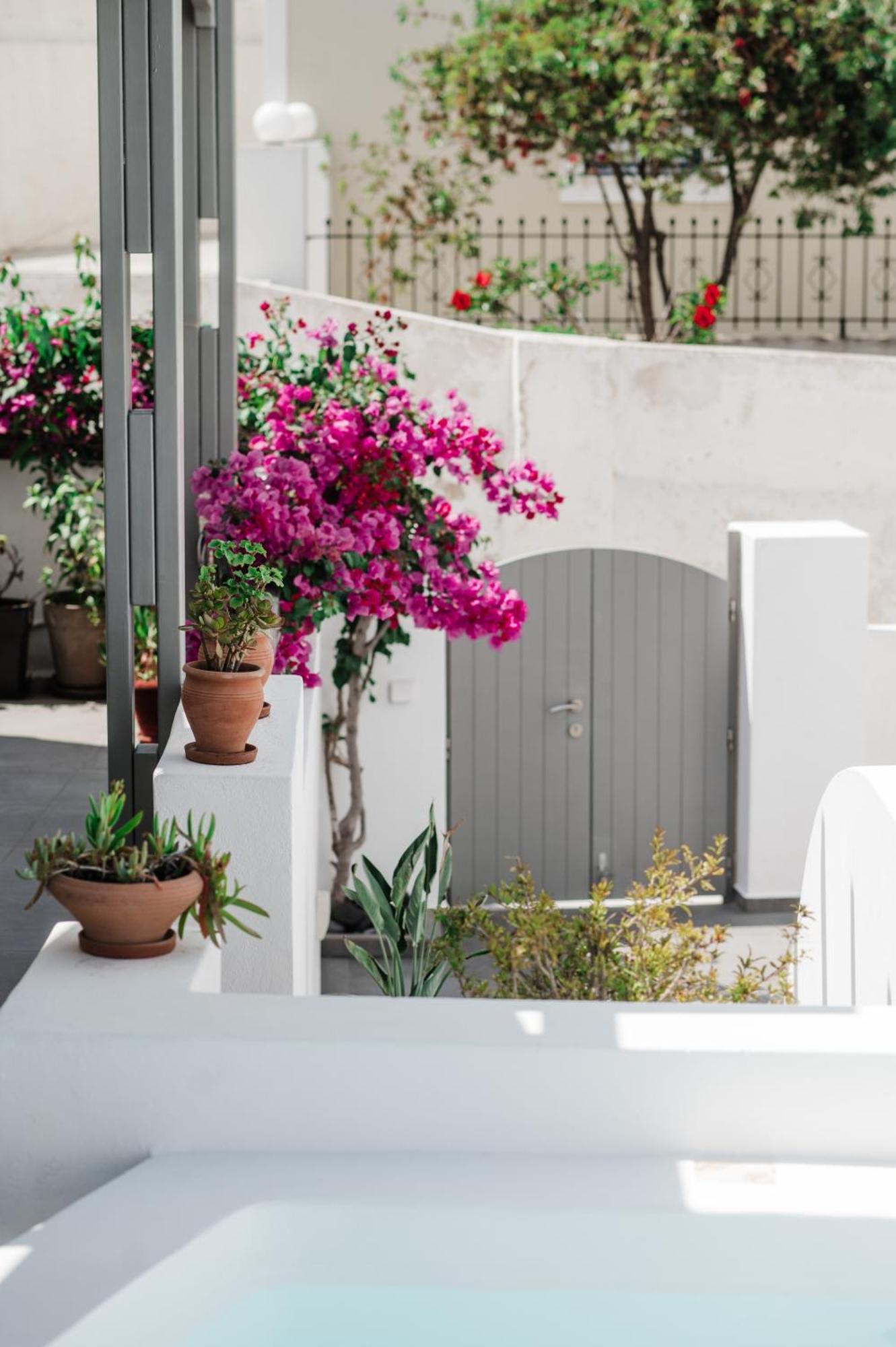 Amphitrite Suites Santorini Vóthon Exterior foto